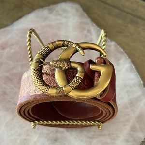 Gucci Belt, never worn.